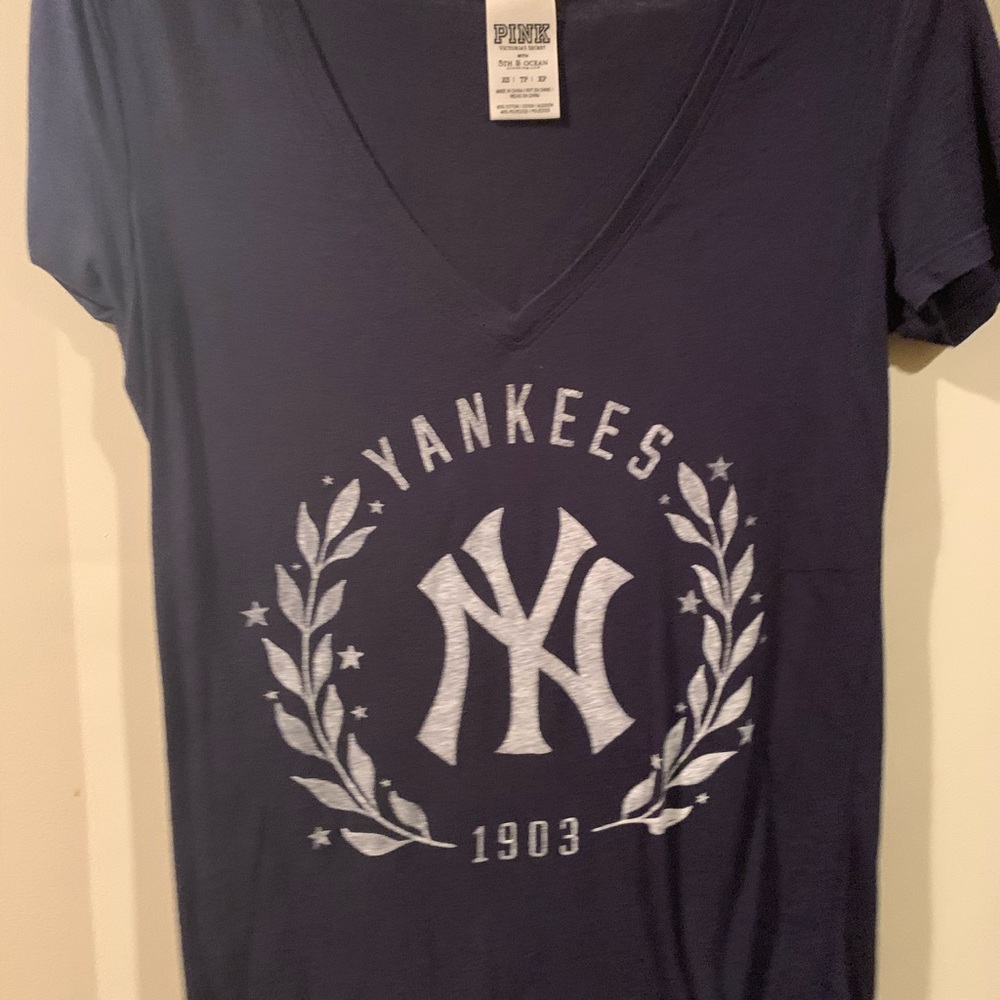PINK New York Yankees V-Neck